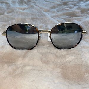 Brand new , tags still attached. No box or cleaning rag